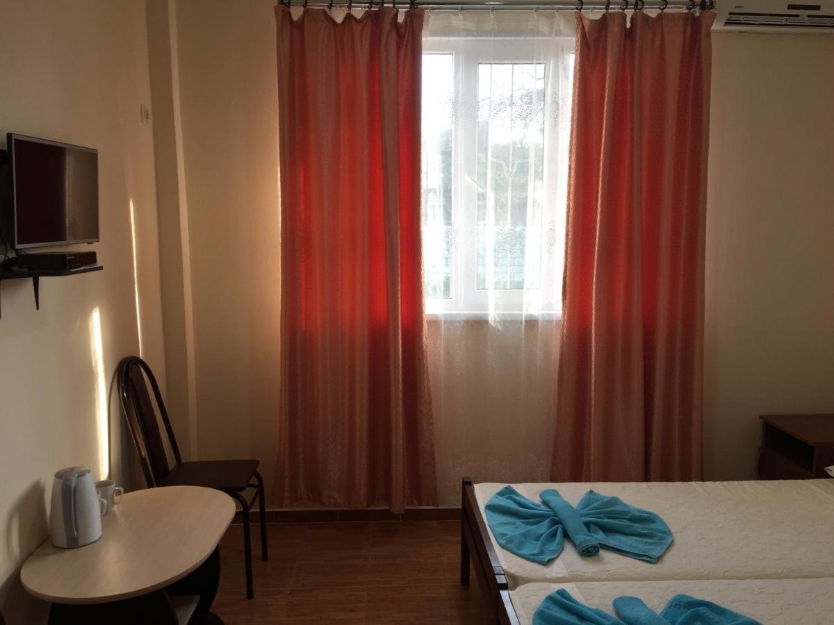 Dionisy Guest House 皮聪达 外观 照片